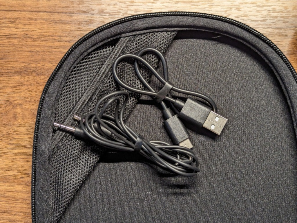 EarFun Wave Proレビュー ANC対応ワイヤレスヘッドホン 付属品 3.5mmオーディオケーブル USB-A・USB−Cケーブル